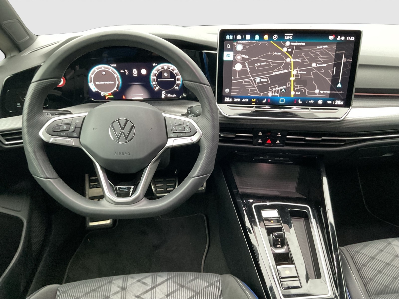 Volkswagen Golf VIII 1.5 eTSI R-LINE FACELIFT CAM ACC LM17