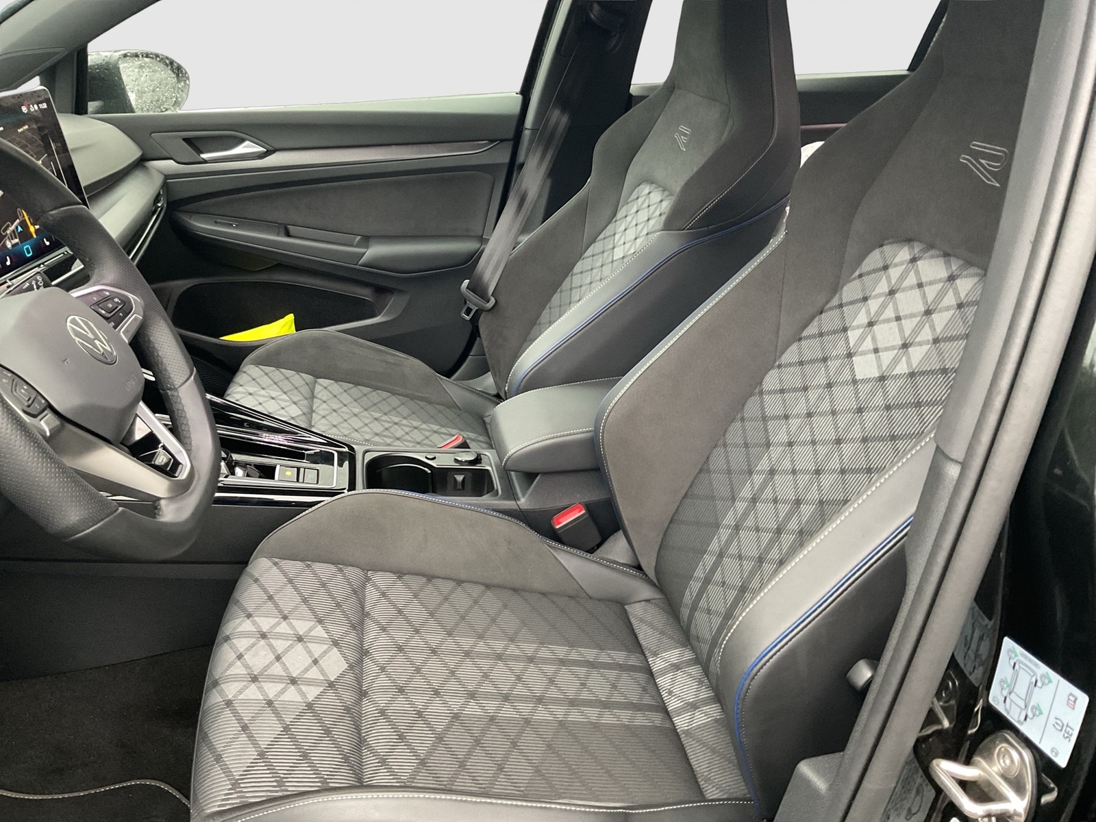 Volkswagen Golf VIII 1.5 eTSI R-LINE FACELIFT CAM ACC LM17