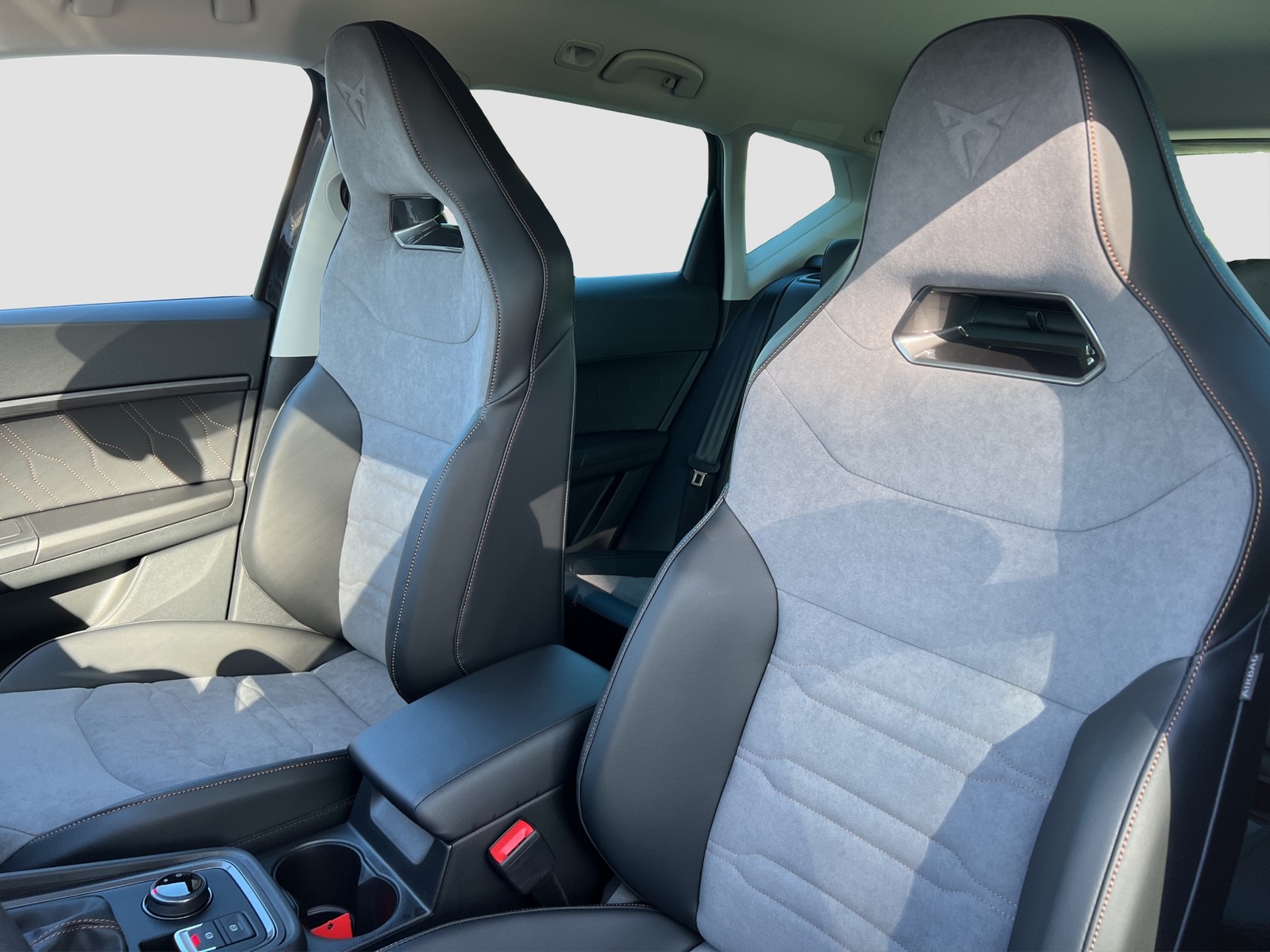 Cupra Ateca 1.5 TRIBE EDITION DSG NAV ACC AHK E-KLAPPE