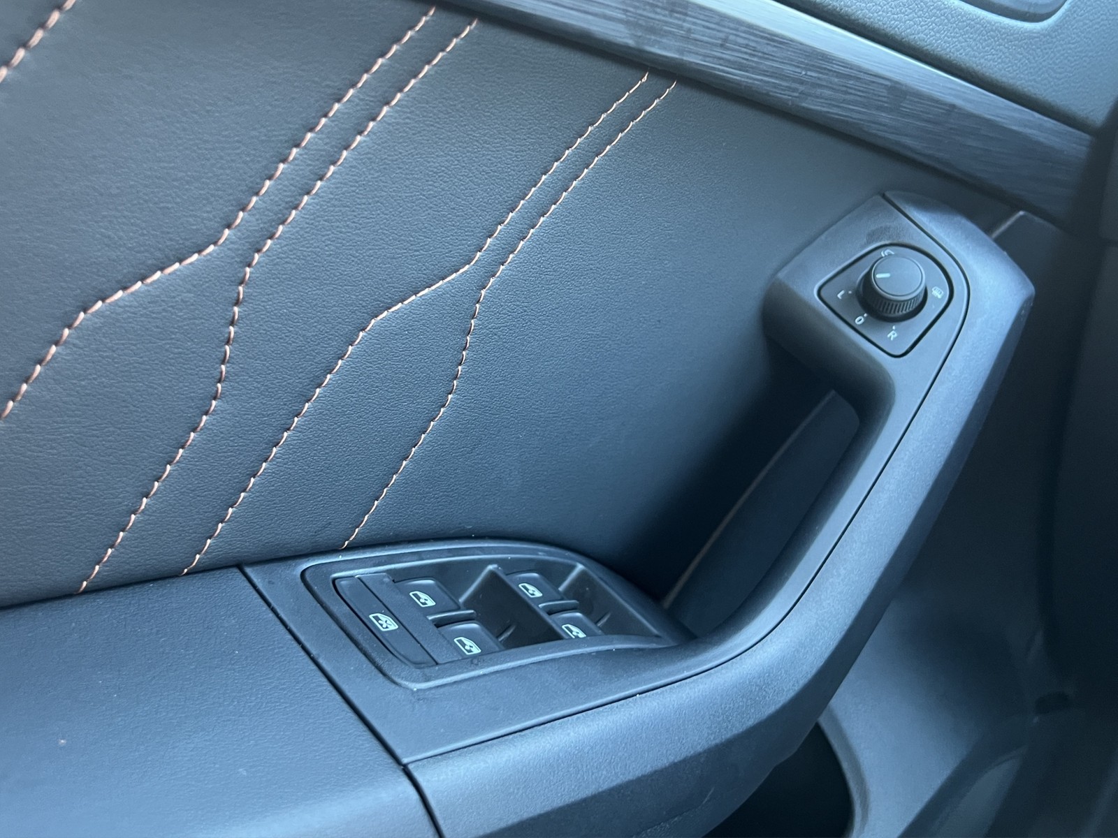 Cupra Ateca 1.5 TRIBE EDITION DSG NAV ACC AHK E-KLAPPE