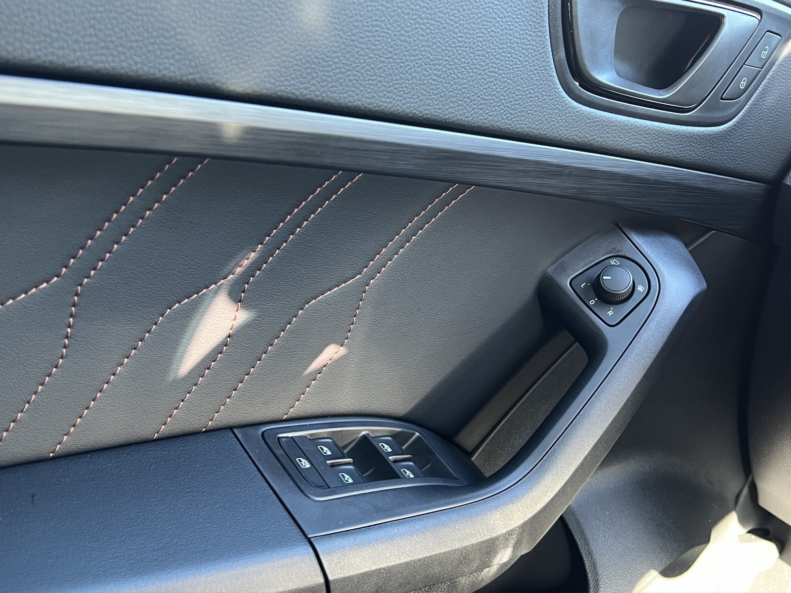 Cupra Ateca 1.5 TRIBE EDITION DSG NAV ACC AHK E-KLAPPE