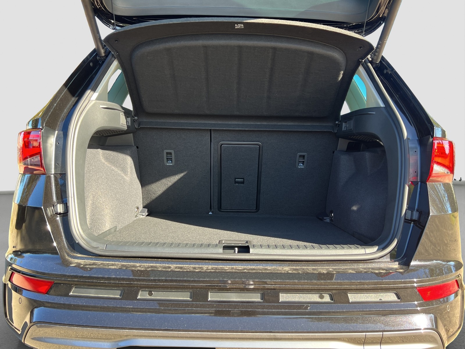 Cupra Ateca 1.5 TRIBE EDITION DSG NAV ACC AHK E-KLAPPE