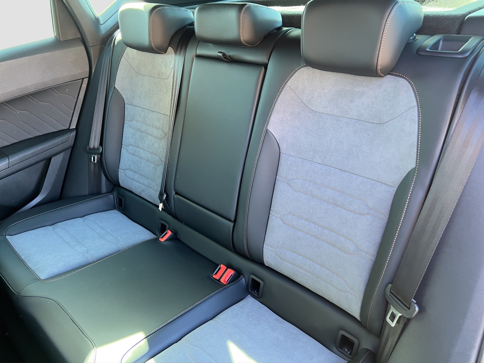 Cupra Ateca 2.0 VZ DSG 4DRIVE AHK NAV ACC 20ZOLL LM