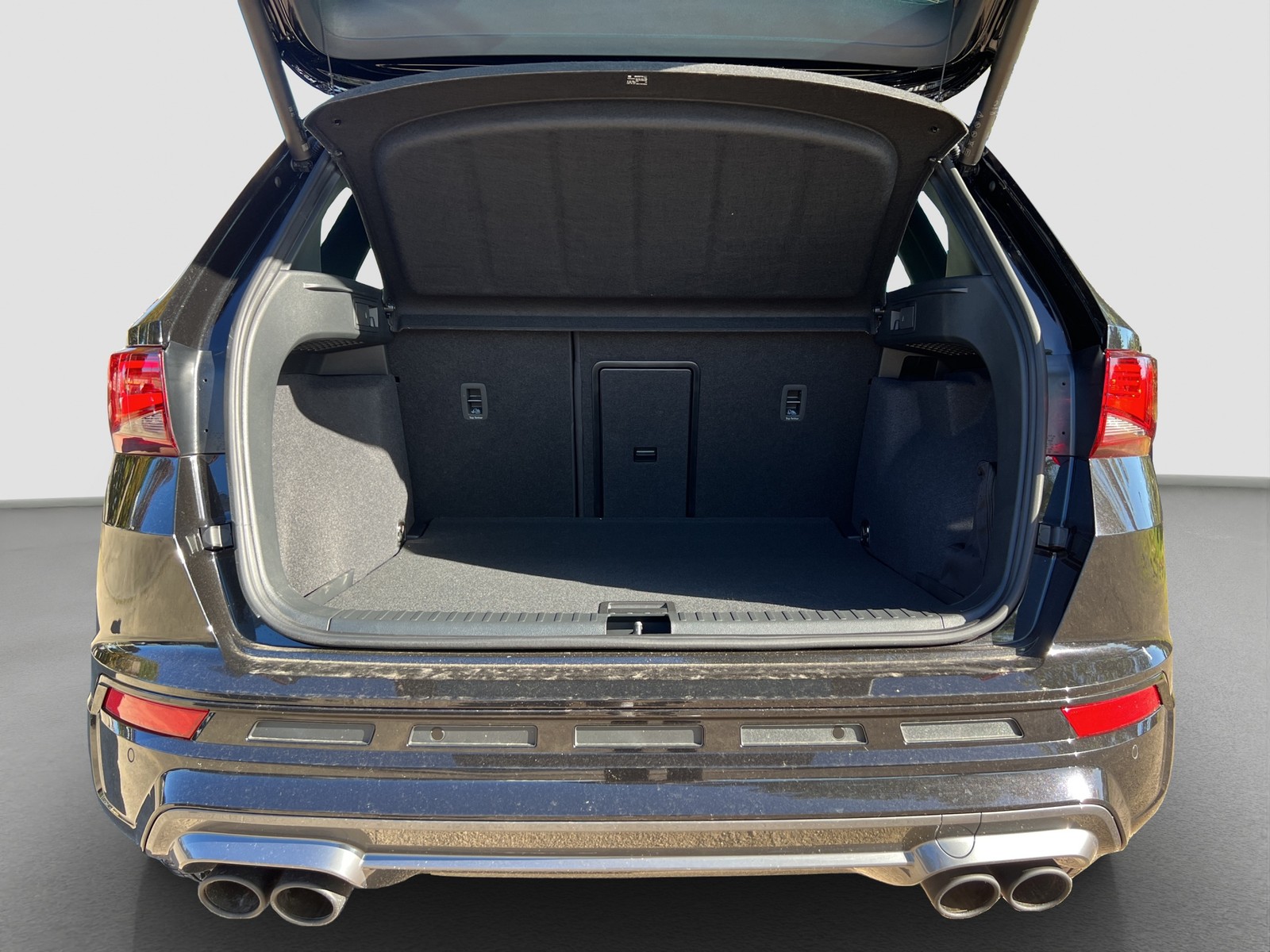 Cupra Ateca 2.0 VZ DSG 4DRIVE AHK NAV ACC 20ZOLL LM