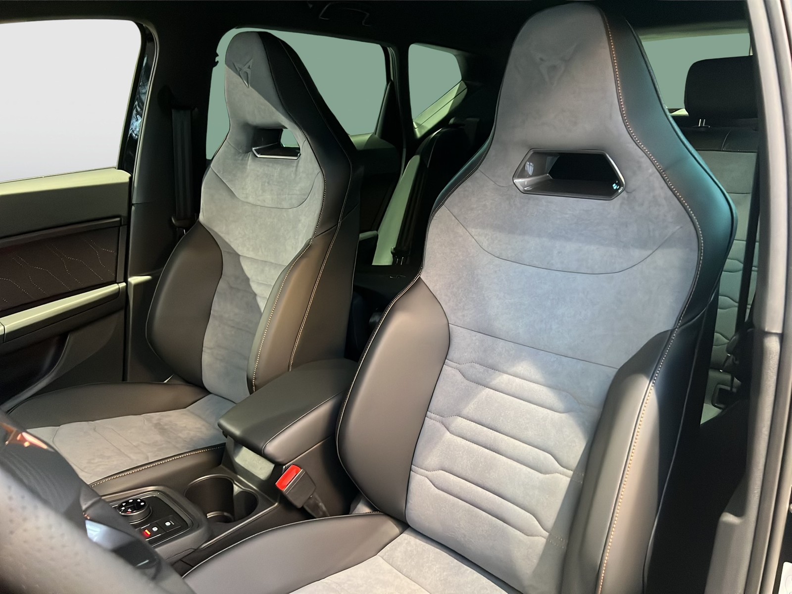 Cupra Ateca 2.0 VZ DSG 4DRIVE AHK NAV ACC 20ZOLL LM