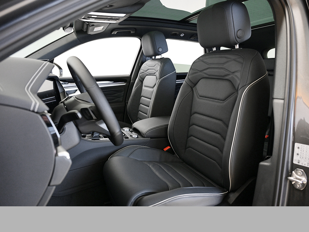 Volkswagen Touareg V6 R-LINE ALLRADLENKUNG PANO AHK LM22