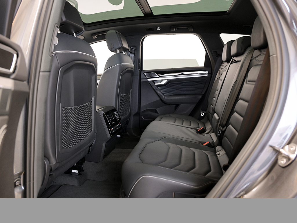 Volkswagen Touareg V6 R-LINE ALLRADLENKUNG PANO AHK LM22