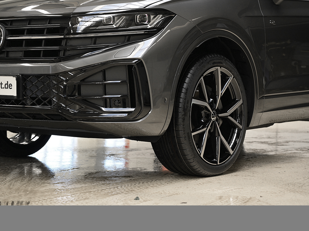 Volkswagen Touareg V6 R-LINE ALLRADLENKUNG PANO AHK LM22