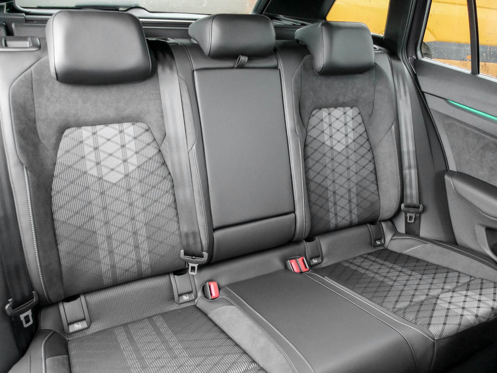 Volkswagen Golf Variant 2.0 R-LINE DSG BLACKSTYLE MATRIXLED