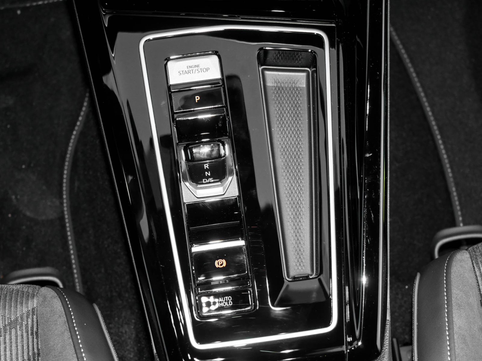 Volkswagen Golf Variant 2.0 R-LINE DSG BLACKSTYLE MATRIXLED