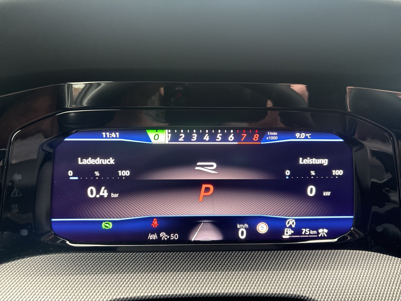 Volkswagen Golf VIII 2.0 R 4X4 NAVI KAMERA ALU18