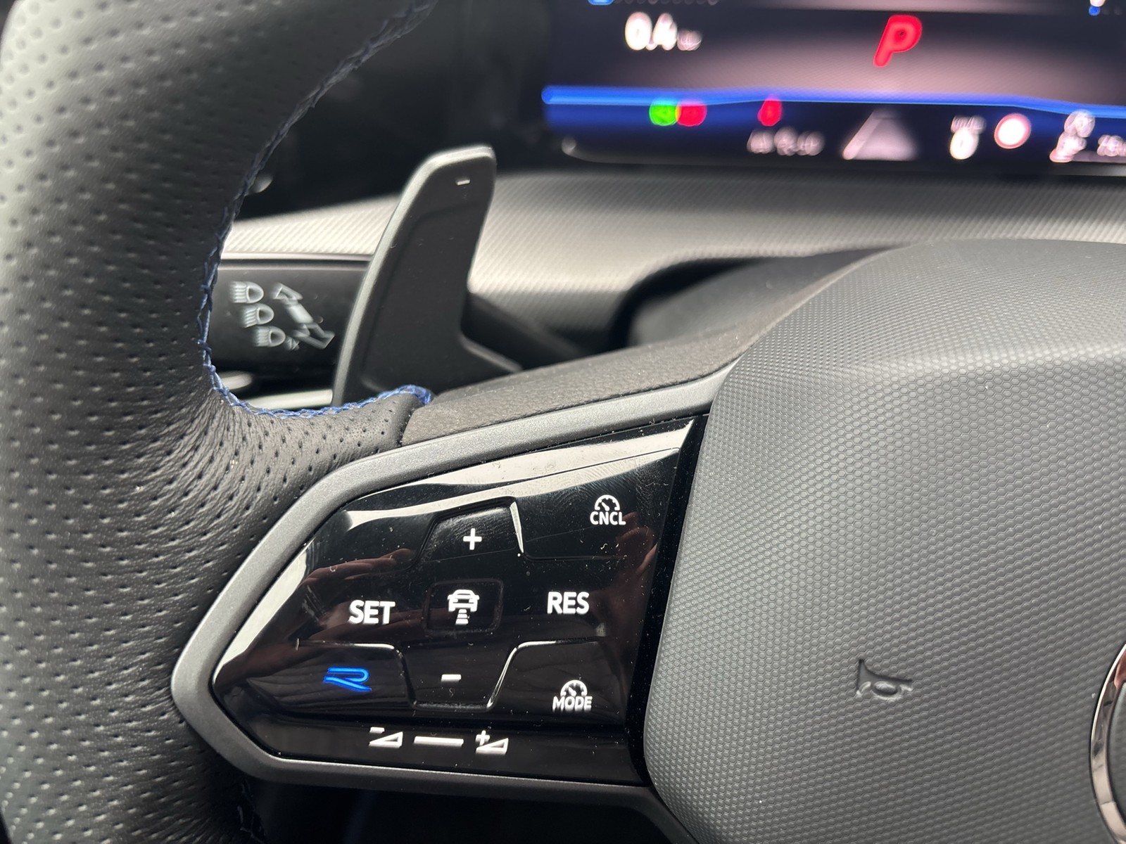 Volkswagen Golf VIII 2.0 R 4X4 NAVI KAMERA ALU18