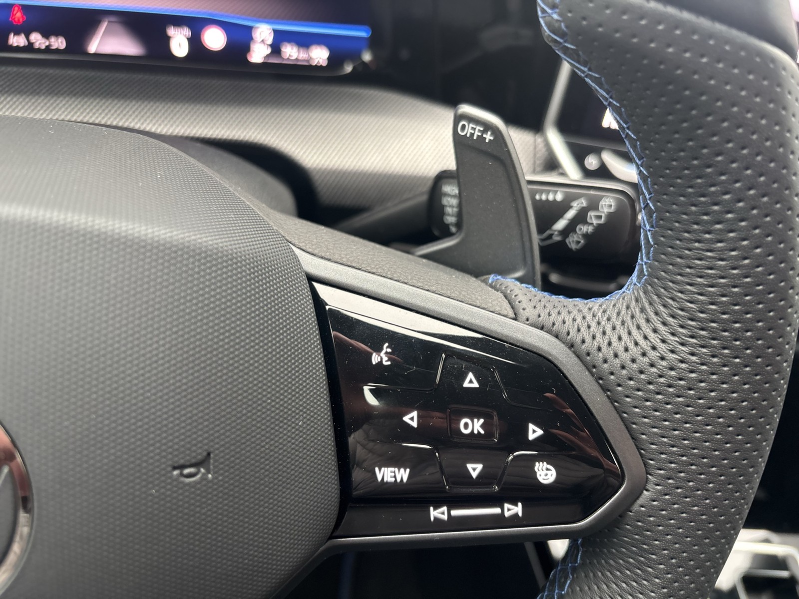 Volkswagen Golf VIII 2.0 R 4X4 NAVI KAMERA ALU18