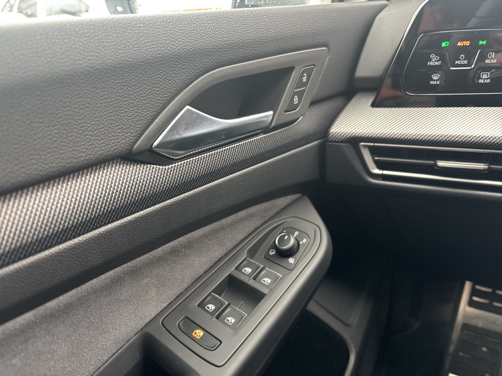 Volkswagen Golf VIII 2.0 R 4X4 NAVI KAMERA ALU18