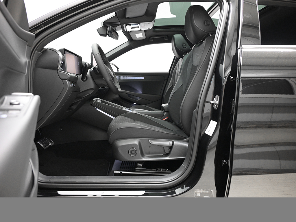 Volkswagen T-Roc 1.5 R-LINE DSG AHK PANO HARMANKARDON
