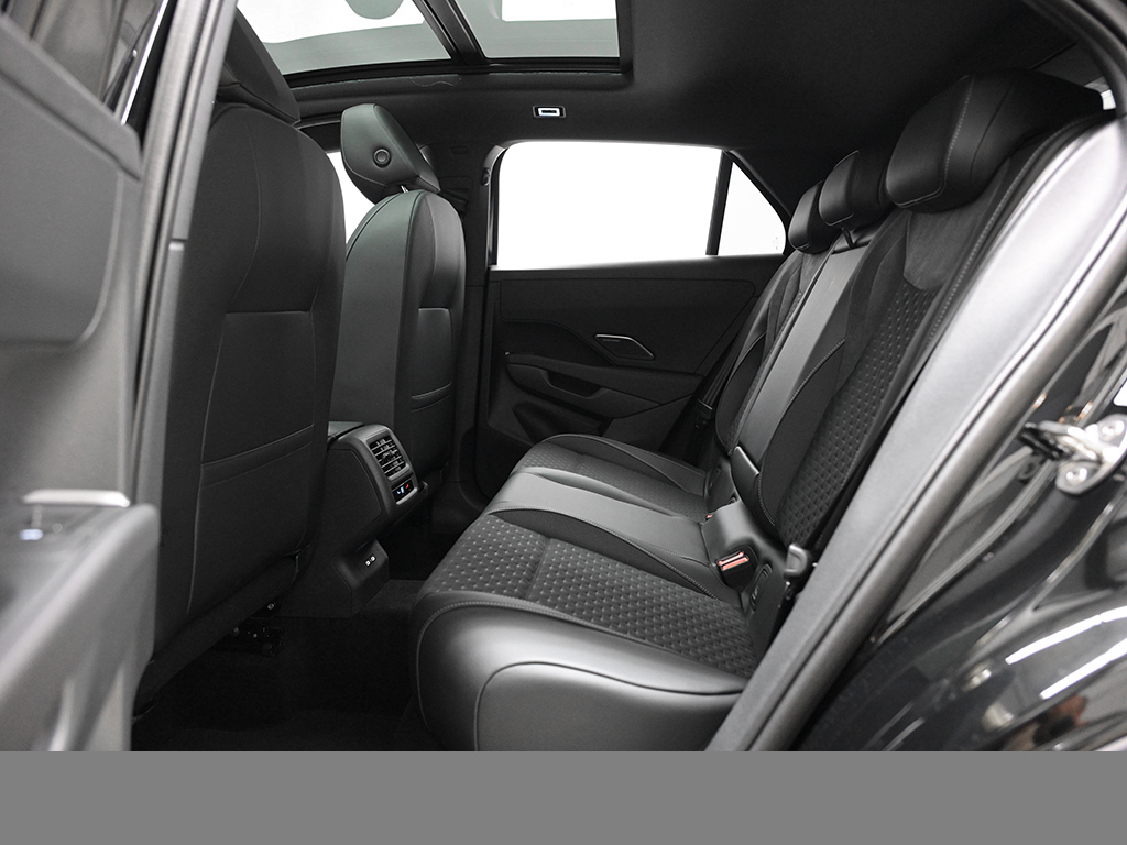 Volkswagen T-Roc 1.5 R-LINE DSG AHK PANO HARMANKARDON