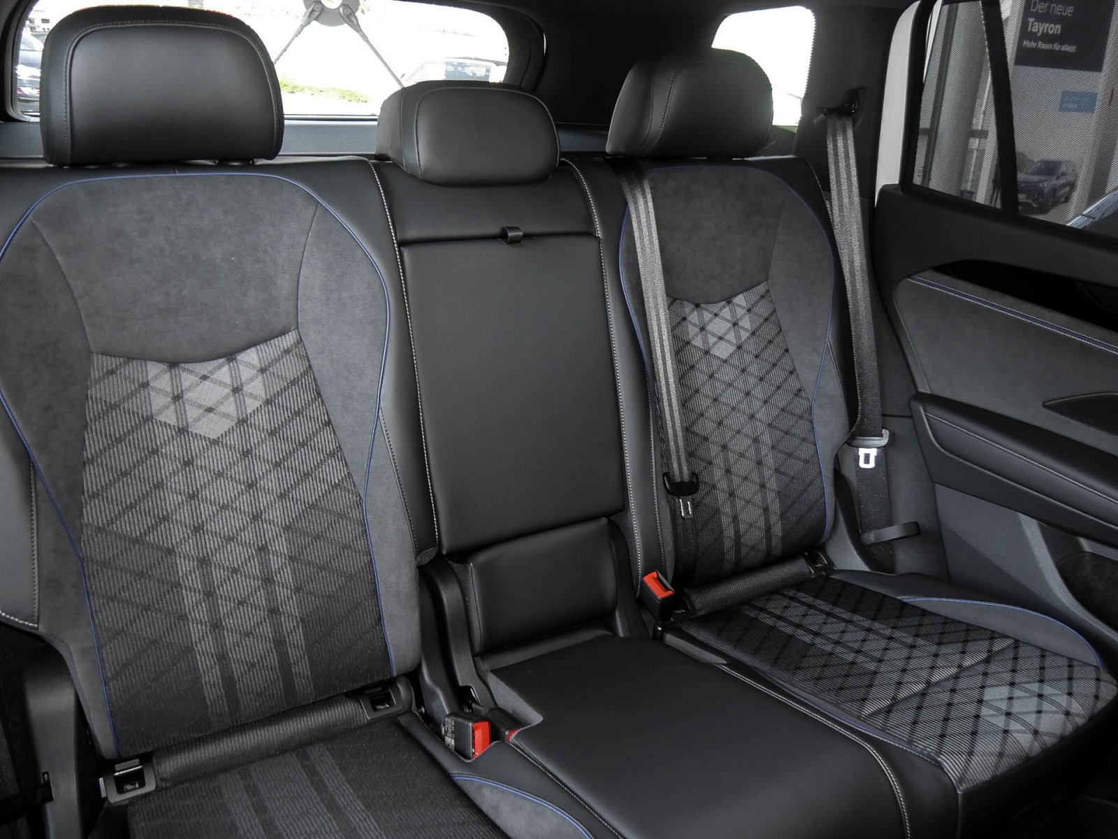 Volkswagen Tayron 2.0 TDI R-LINE DSG HARMANKARDON STANDHZG