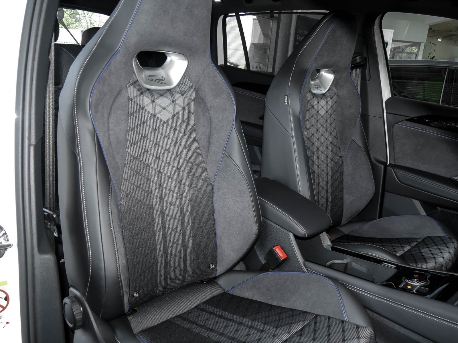 Volkswagen Tayron 2.0 TDI R-LINE DSG HARMANKARDON STANDHZG
