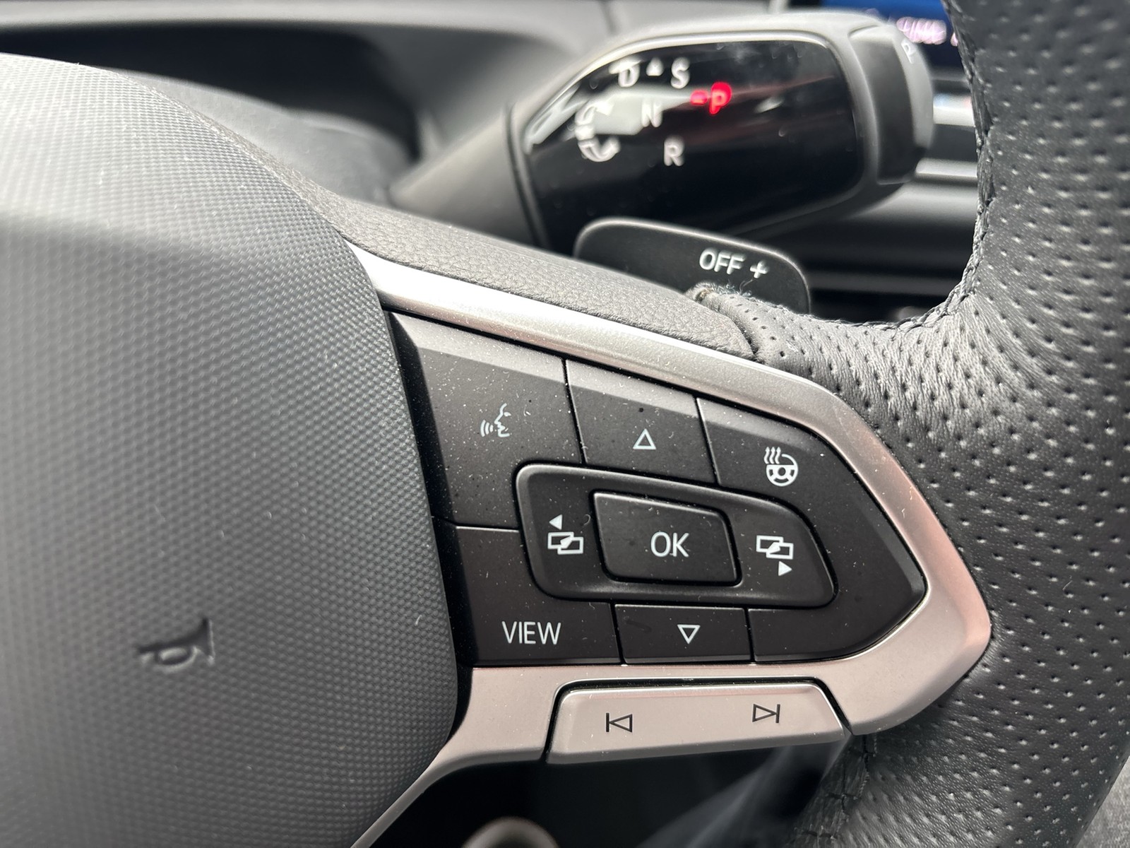 Volkswagen Tiguan 1.5 HYBRID R-LINE NAVI AHK LEDER KAMERA