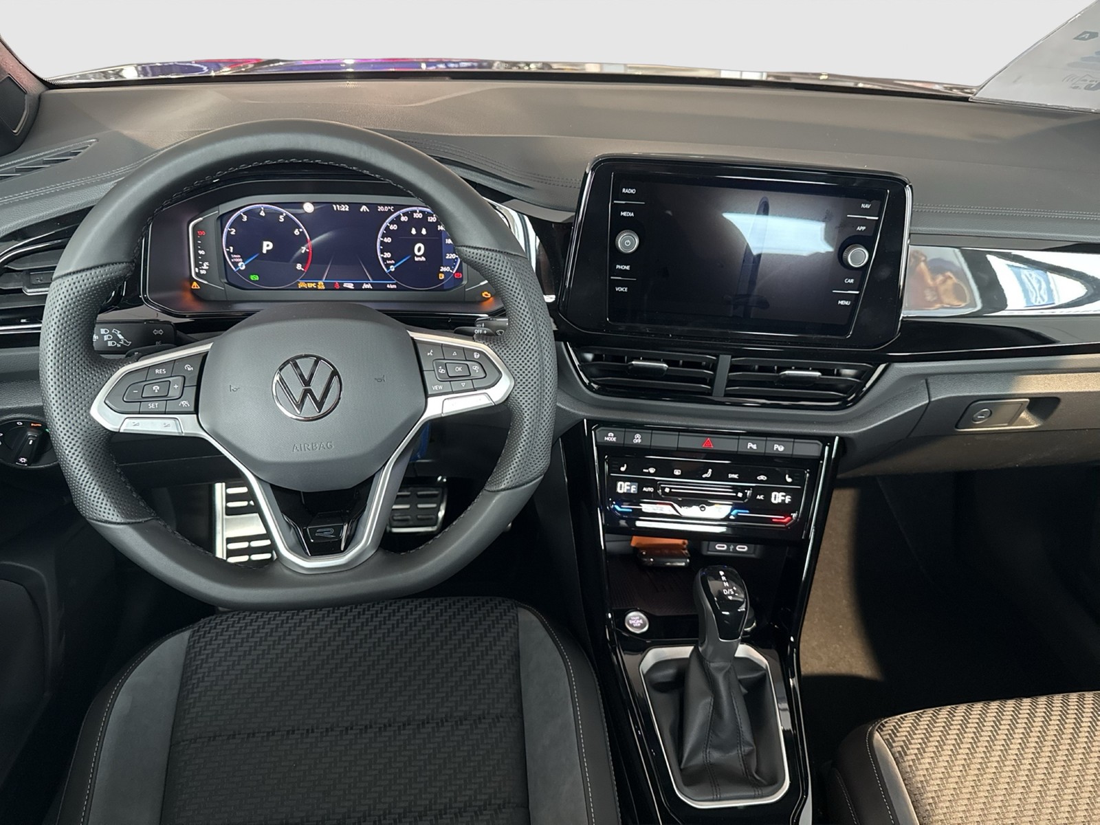 Volkswagen T-Roc Cabrio 1.5 R-LINE DSG BLACKSTYLE AHK CAM