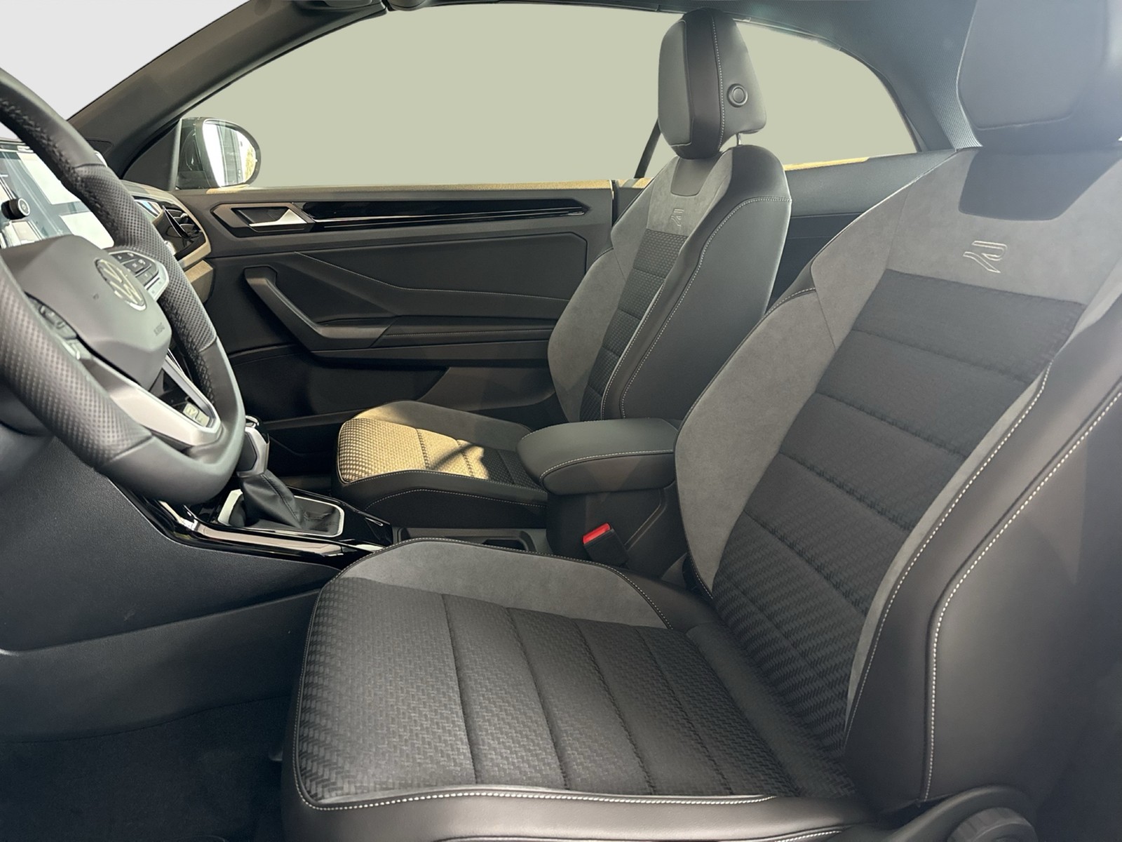 Volkswagen T-Roc Cabrio 1.5 R-LINE DSG BLACKSTYLE AHK CAM