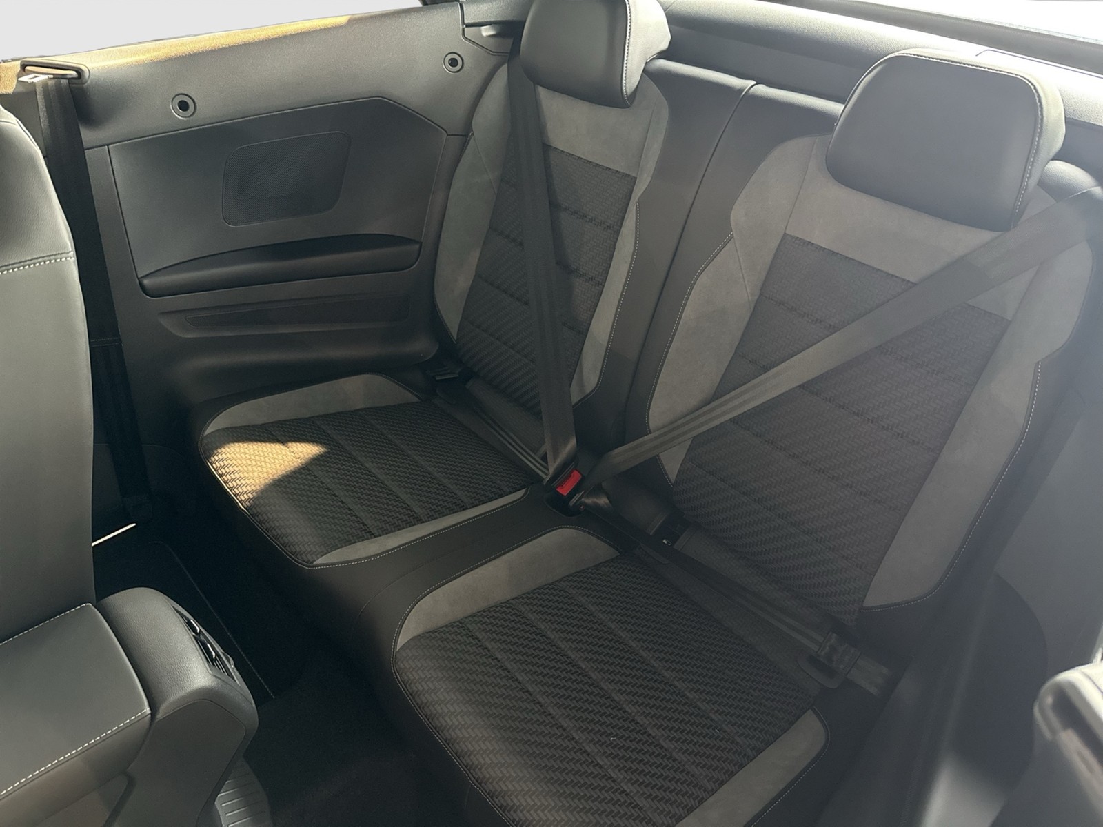 Volkswagen T-Roc Cabrio 1.5 R-LINE DSG BLACKSTYLE AHK CAM