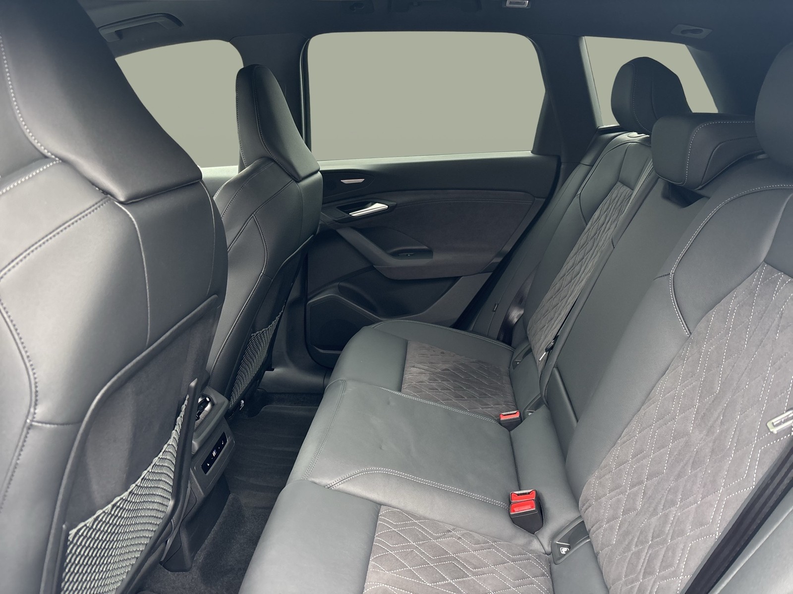 Audi Q6 e-tron quattro S LINE BLACKPAK PANO CARBON