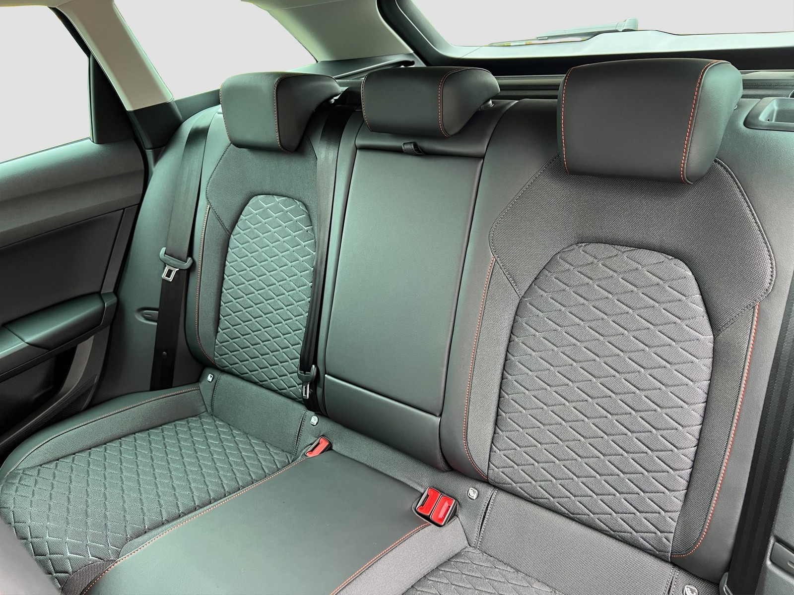 Seat Leon ST 1.5 eTSI FR BEATS CAM ACC NAVI LM17