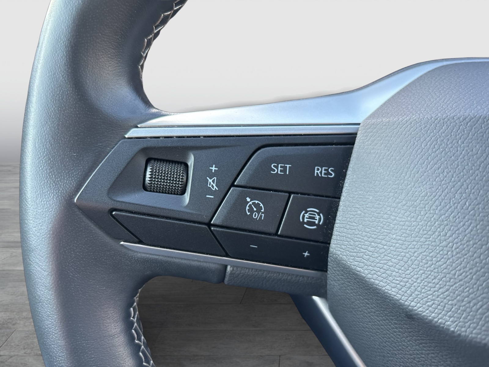 Seat Leon ST 1.4 HYBRID XCELLENCE NAVI LM17 SITZHEIZ.