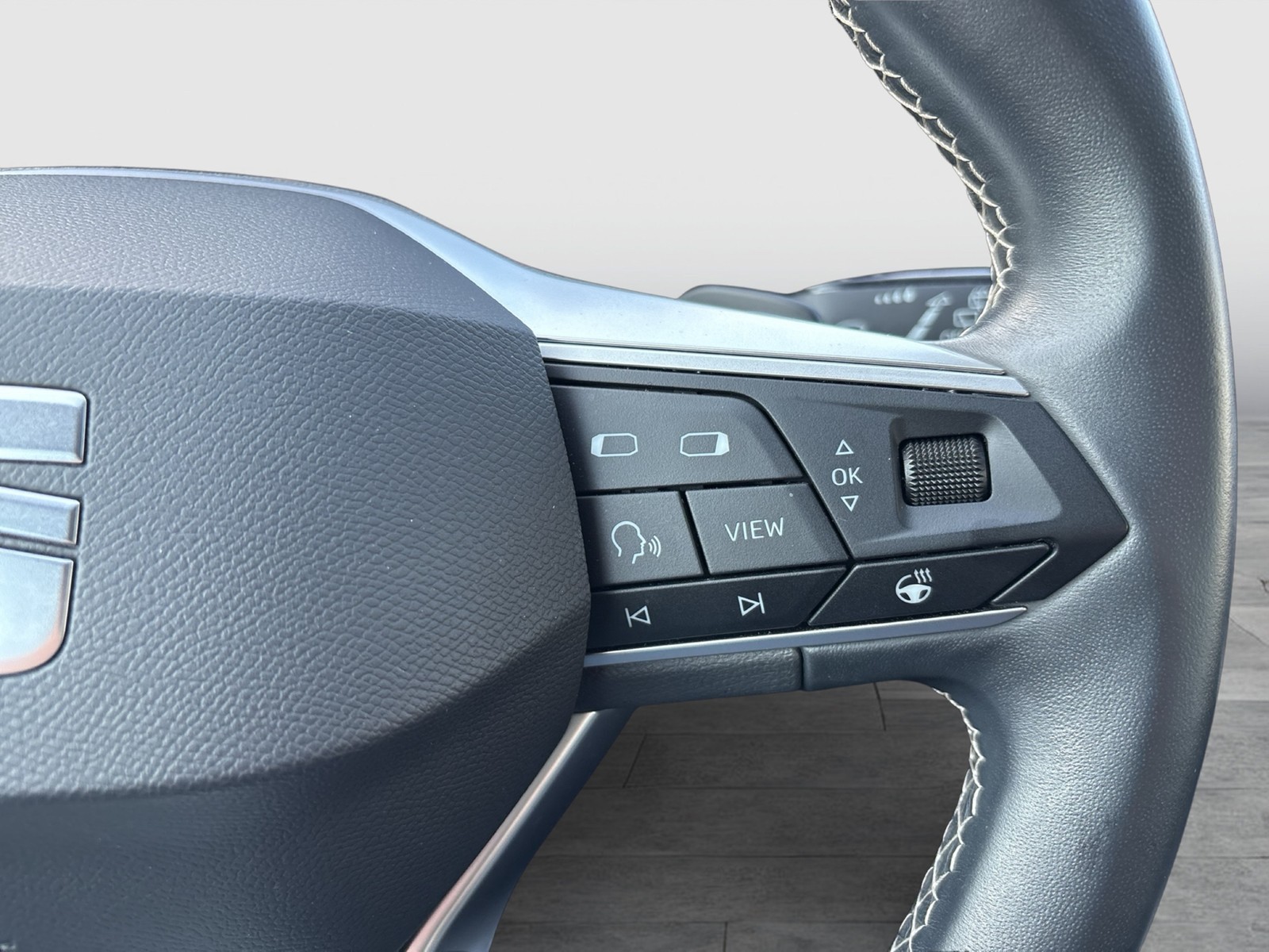 Seat Leon ST 1.4 HYBRID XCELLENCE NAVI LM17 SITZHEIZ.