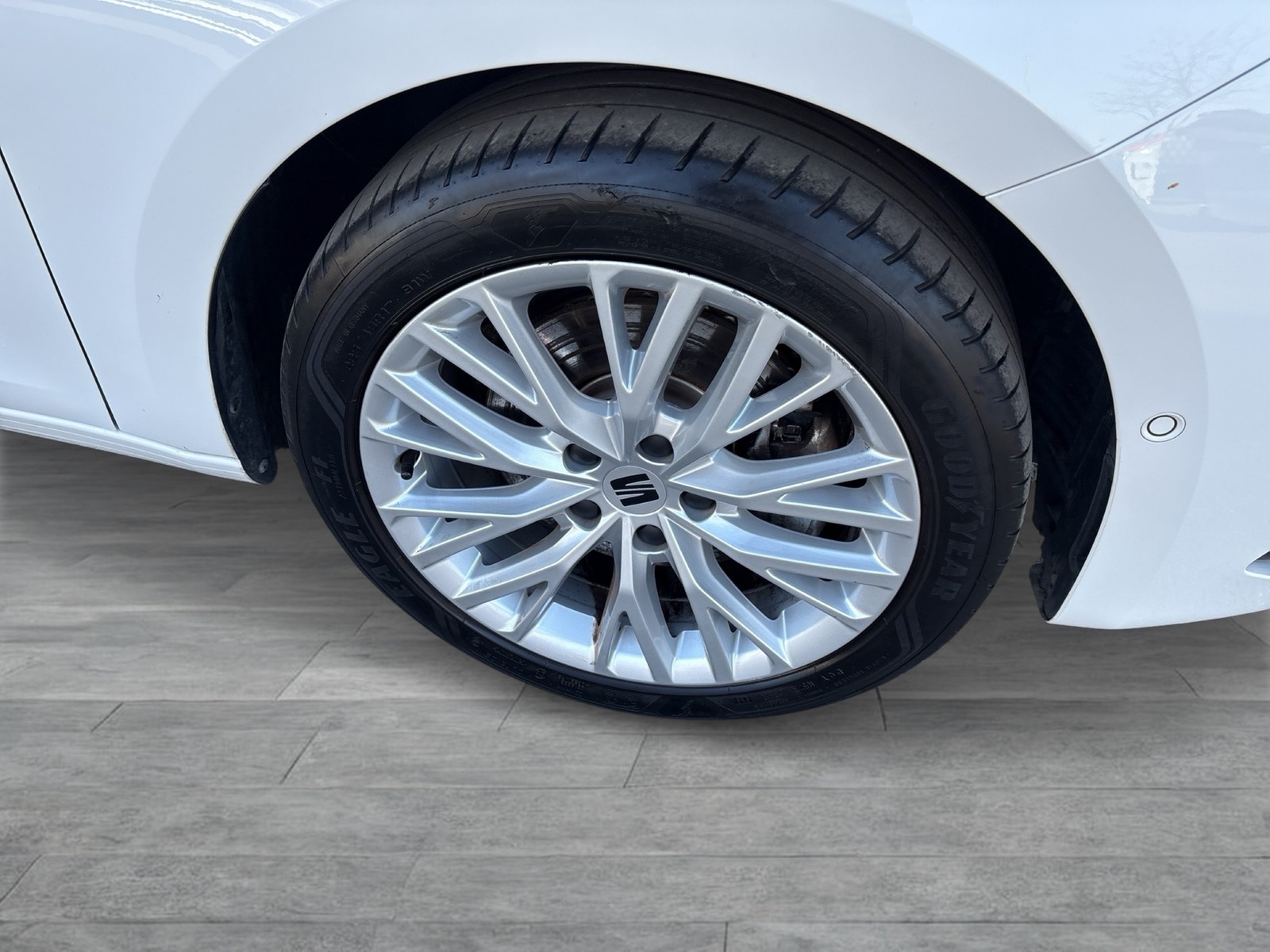 Seat Leon ST 1.4 HYBRID XCELLENCE NAVI LM17 SITZHEIZ.