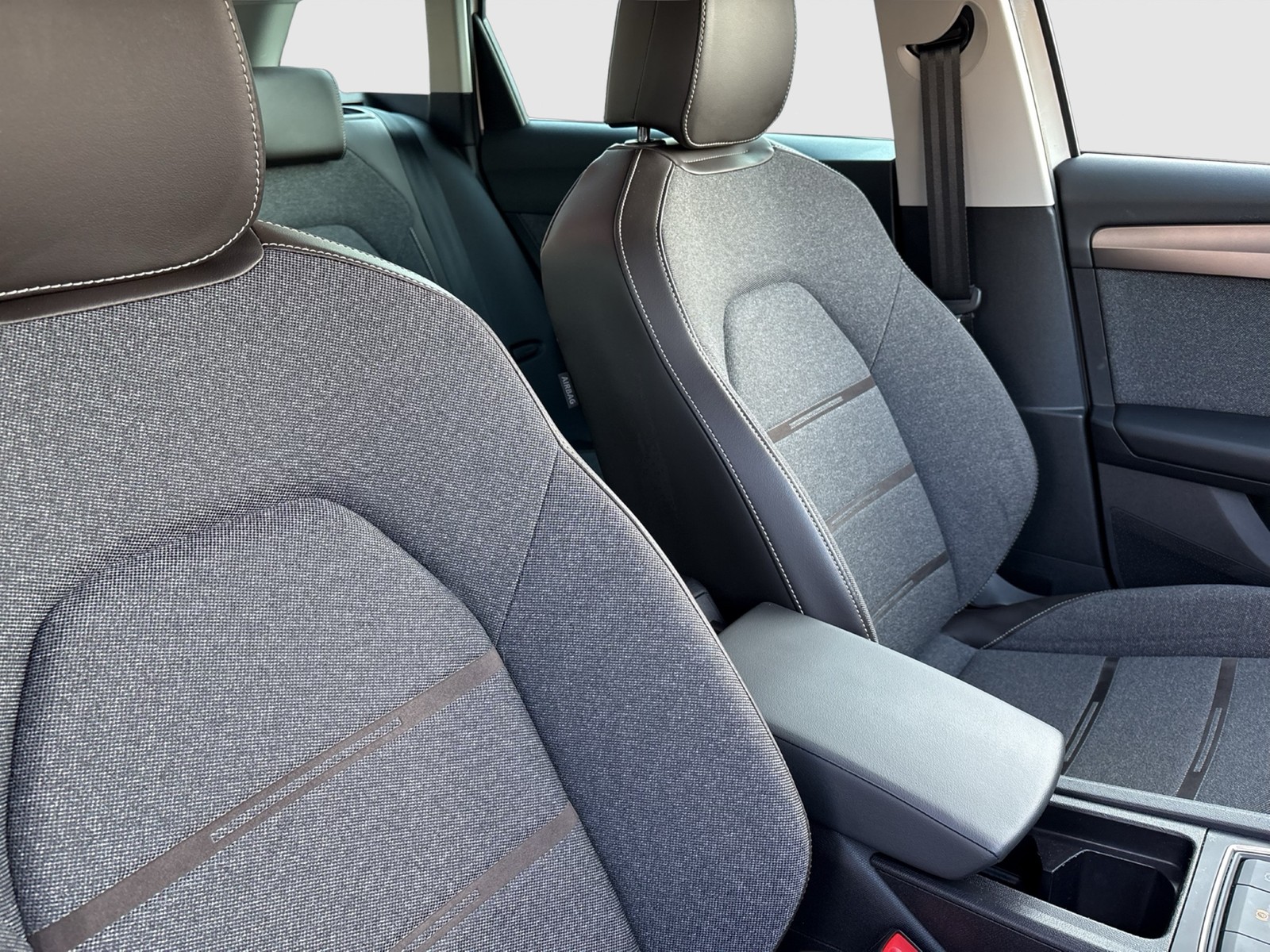 Seat Leon ST 1.4 HYBRID XCELLENCE NAVI LM17 SITZHEIZ.