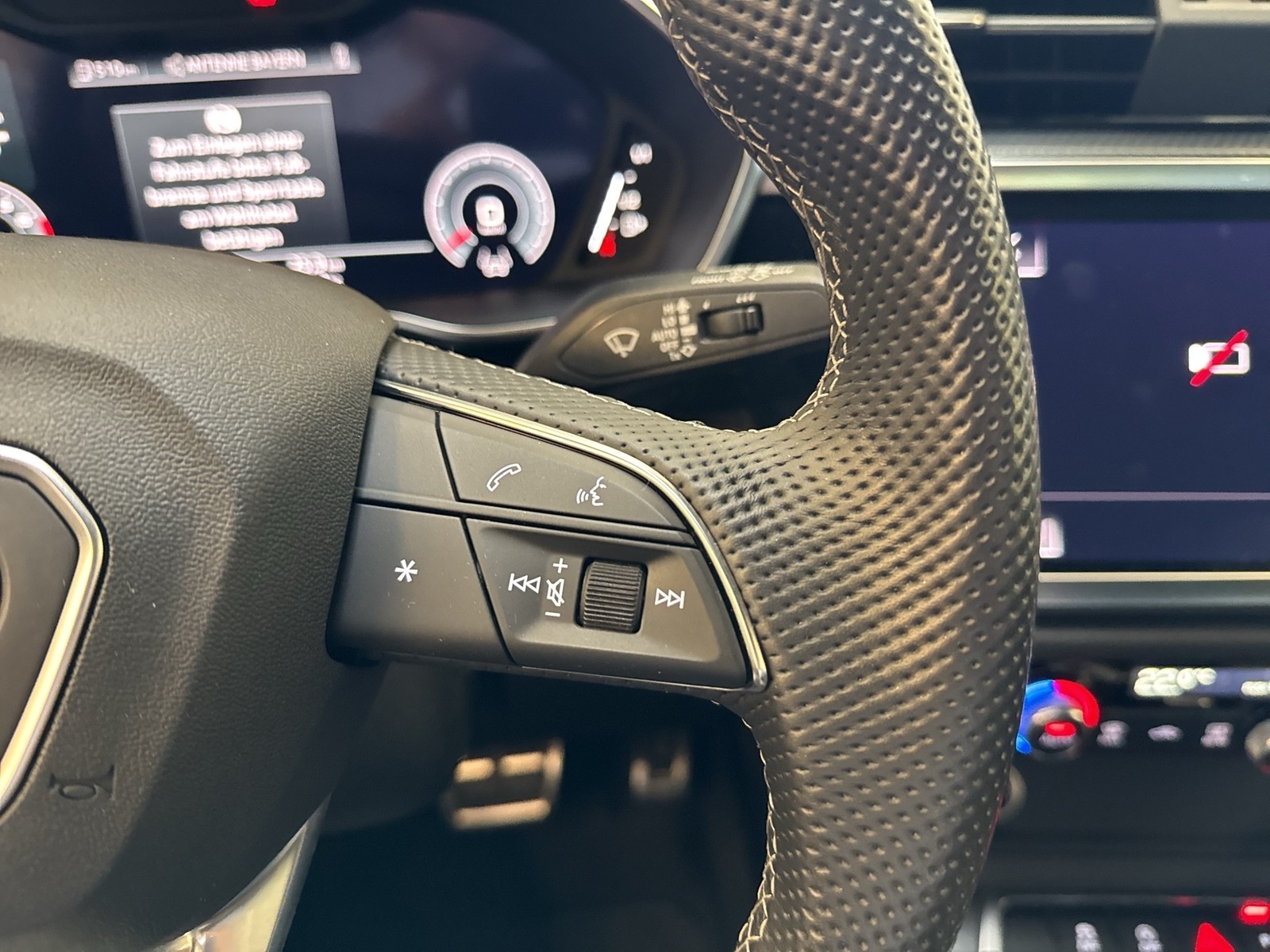 Audi Q3 40 quattro S LINE SONOS AHK 360°CAM ACC LM19