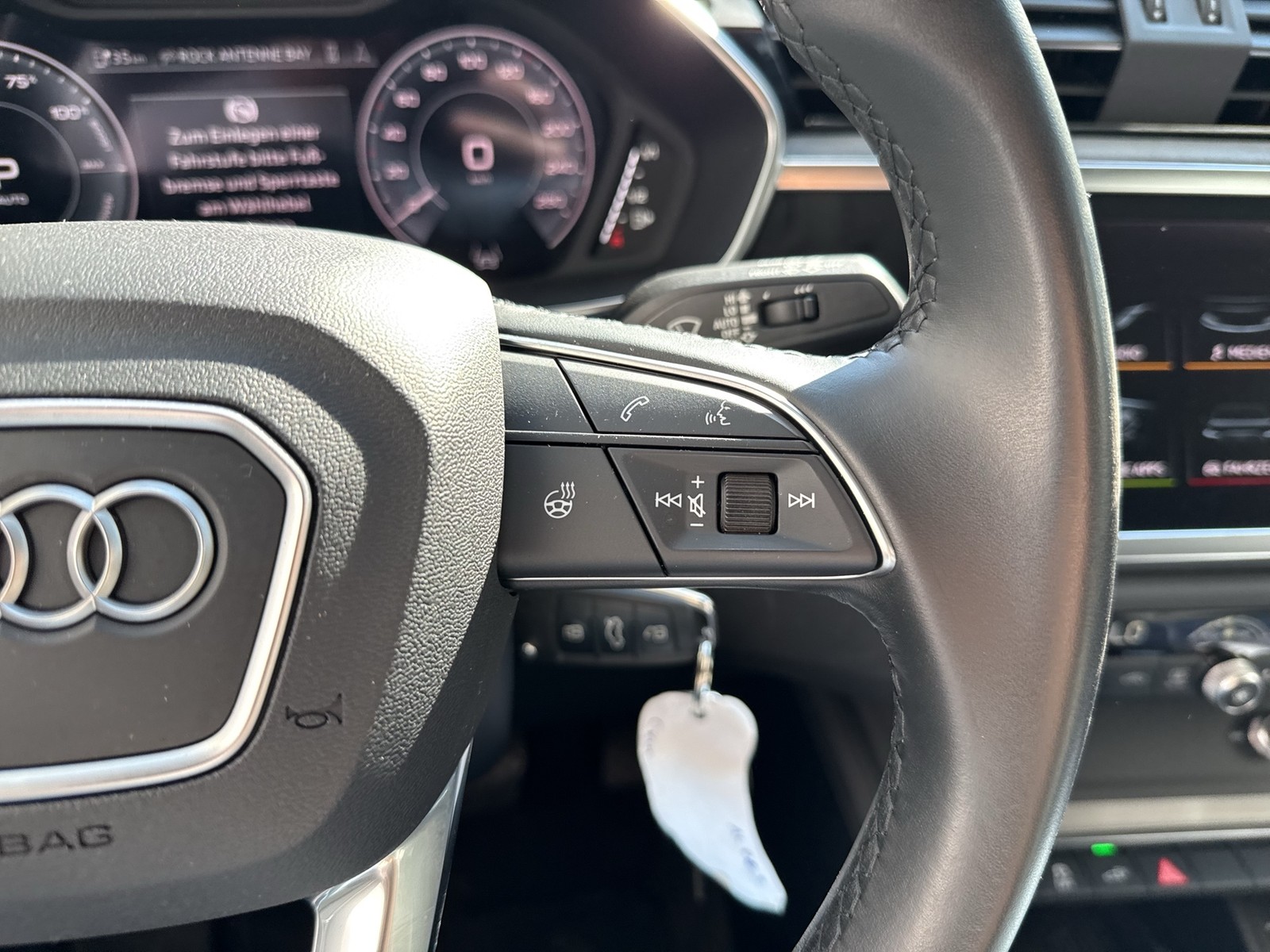 Audi Q3 45 HYBRID AHK ACC LM18 E-KLAPPE NAVI+ CARPLAY