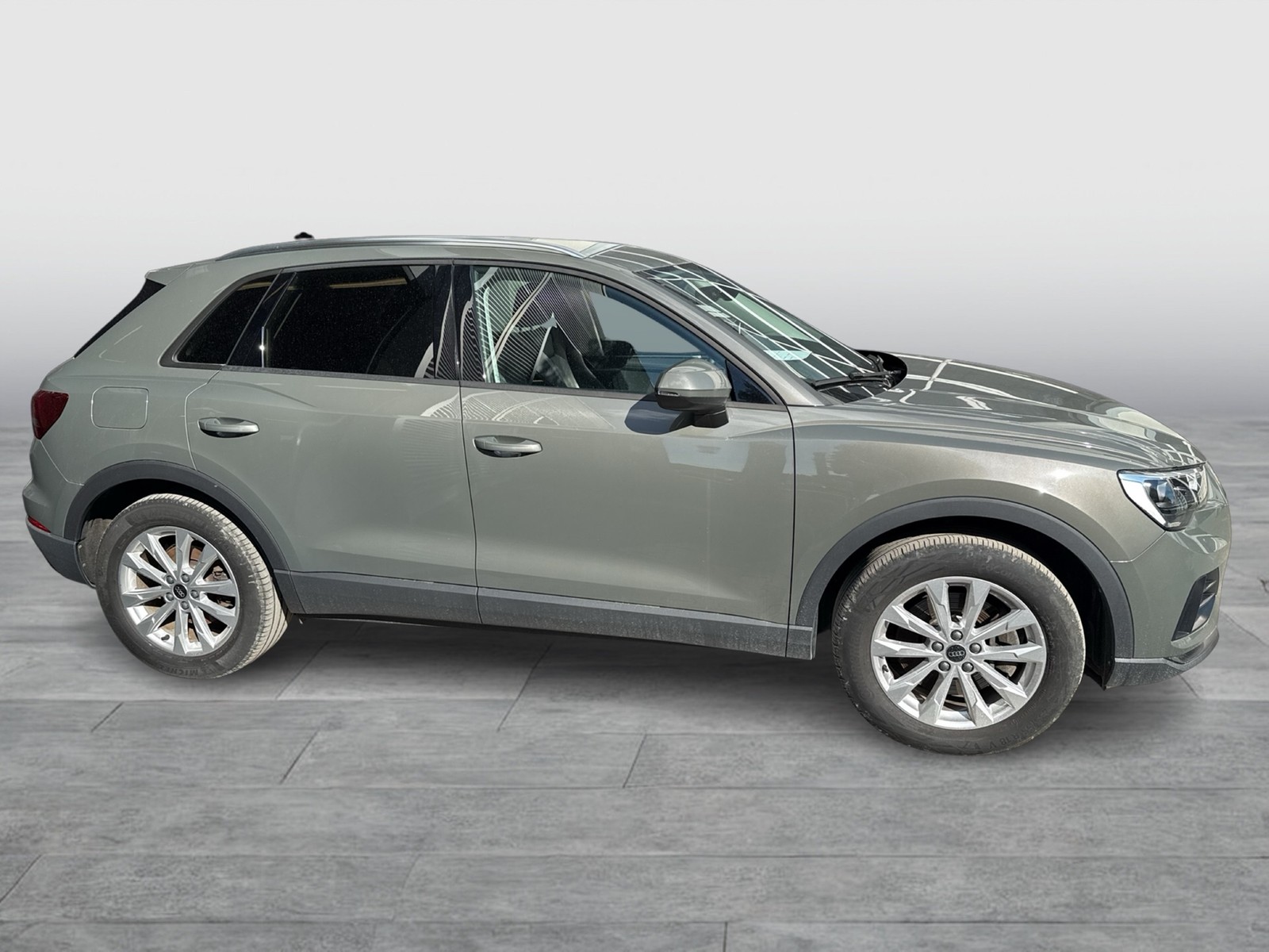 Audi Q3 45 HYBRID AHK ACC LM18 E-KLAPPE NAVI+ CARPLAY
