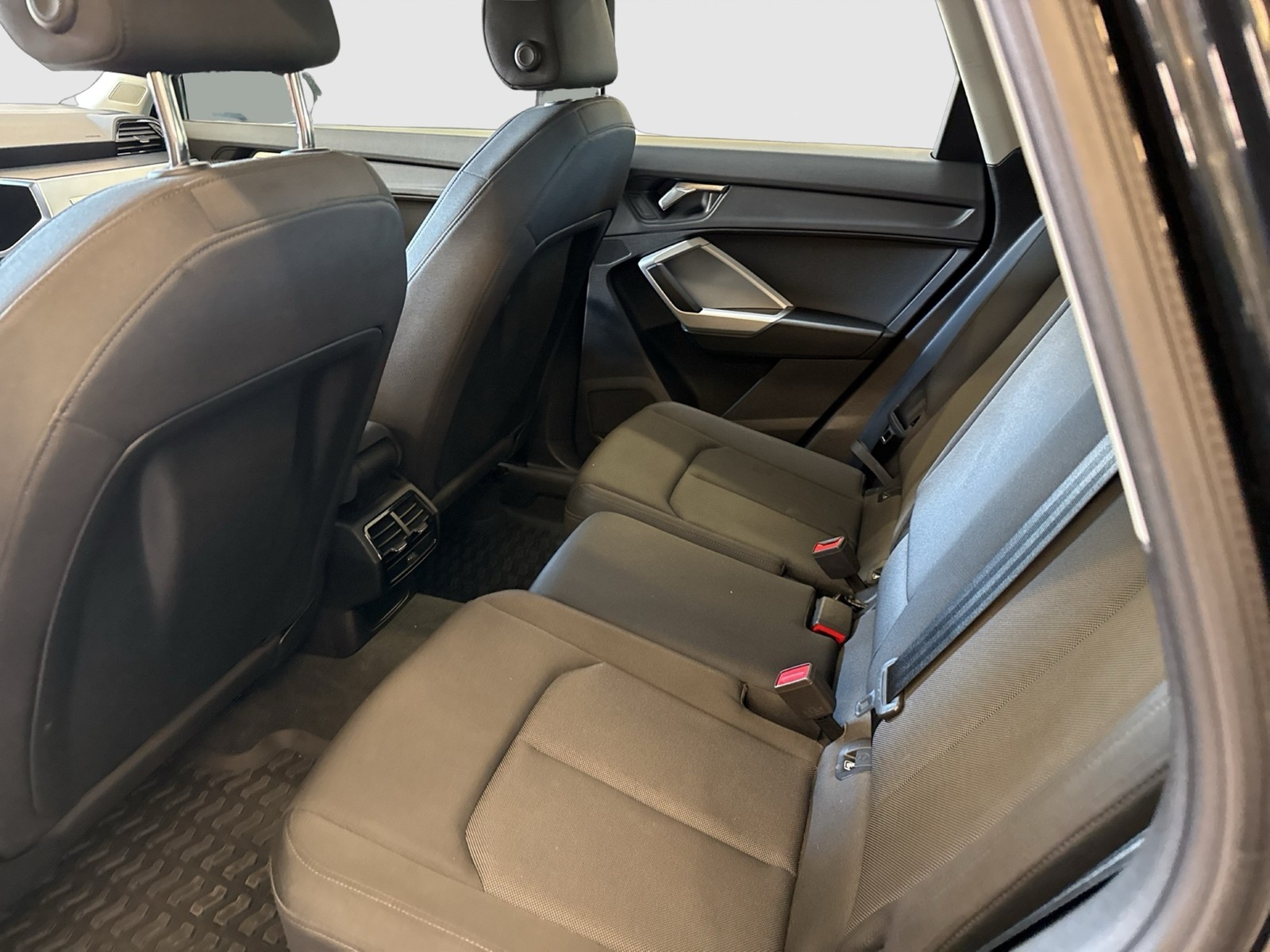Audi Q3 40 quattro STANDHZ. AHK CAM CARPLAY LM17