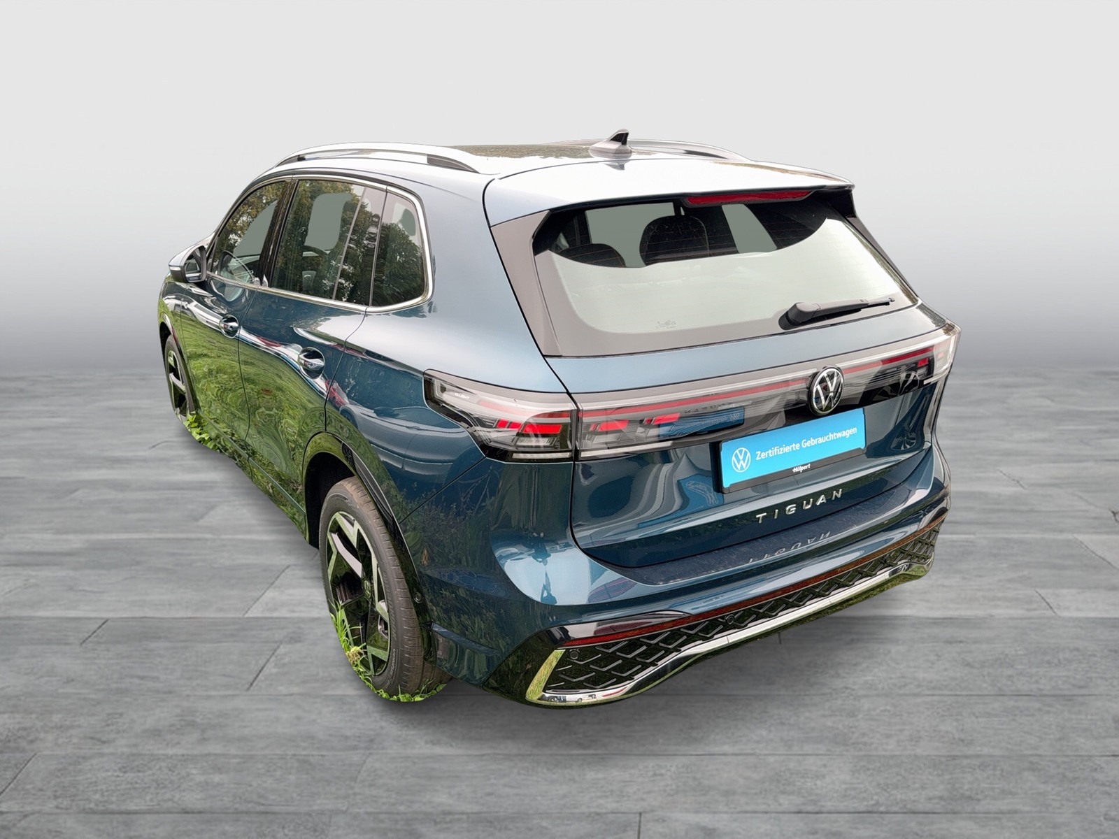 Volkswagen Tiguan 2.0 R-LINE NEUES MODELL AHK CAM ACC LM19