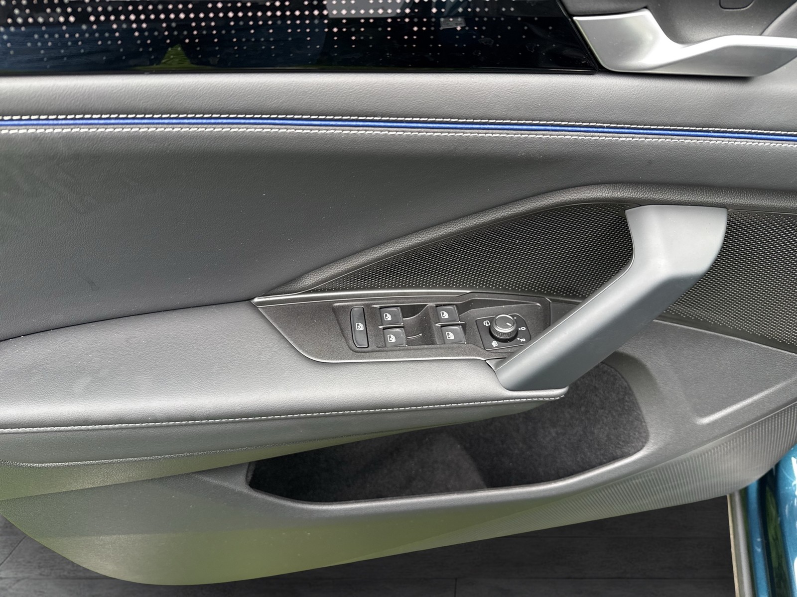 Volkswagen Tiguan 2.0 R-LINE NEUES MODELL AHK CAM ACC LM19