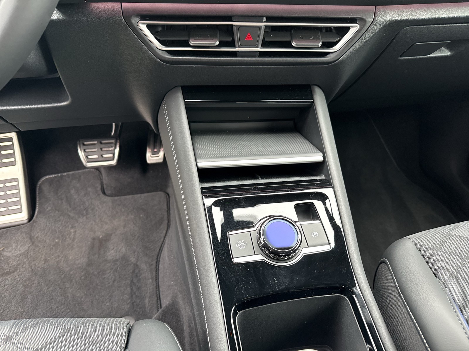 Volkswagen Tiguan 2.0 R-LINE NEUES MODELL AHK CAM ACC LM19