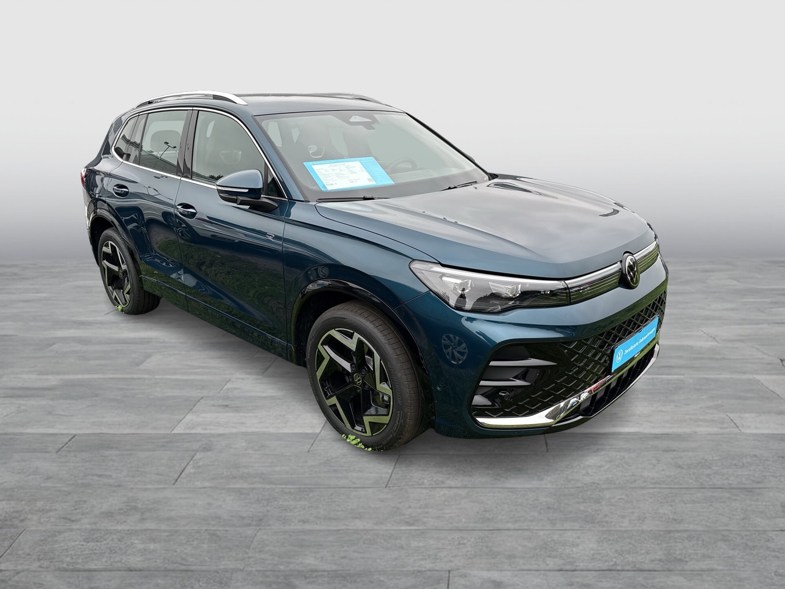 Volkswagen Tiguan 2.0 R-LINE NEUES MODELL AHK CAM ACC LM19