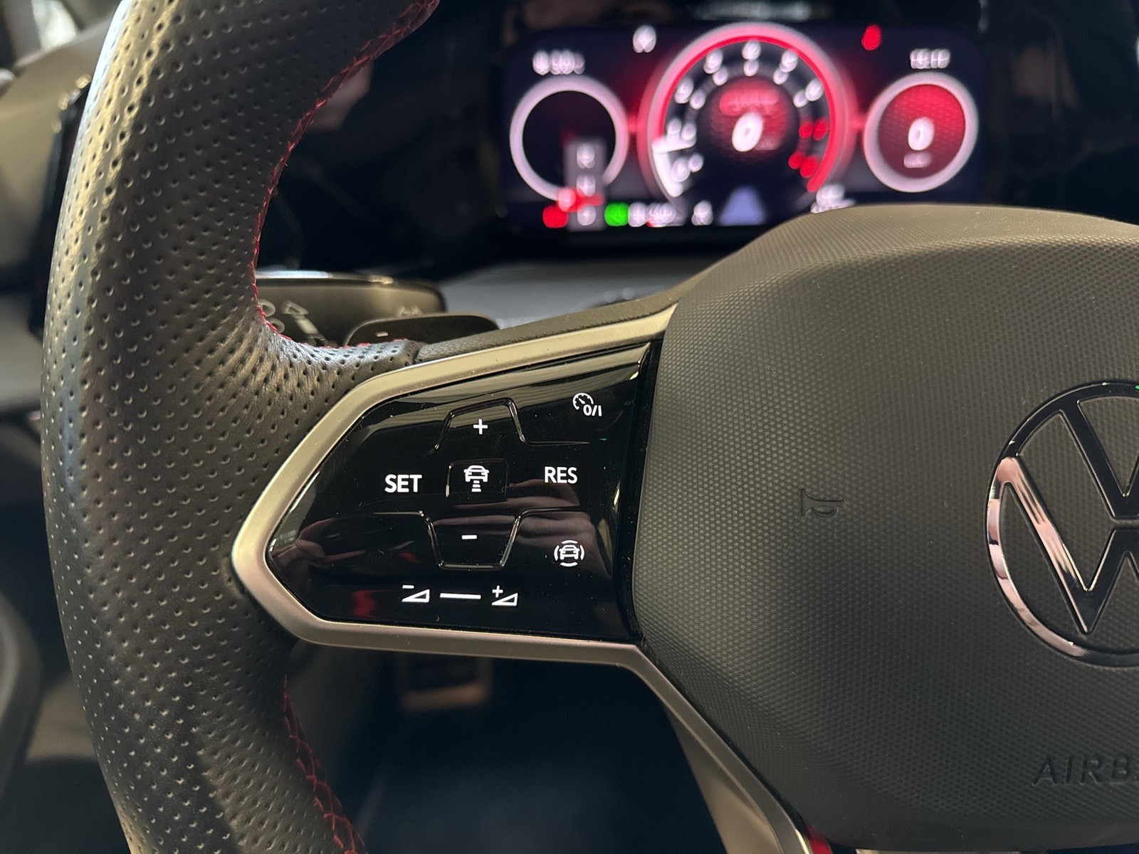 Volkswagen Golf 2.0 GTI CAM HEAD-UP ACC ALU18" CARPLAY