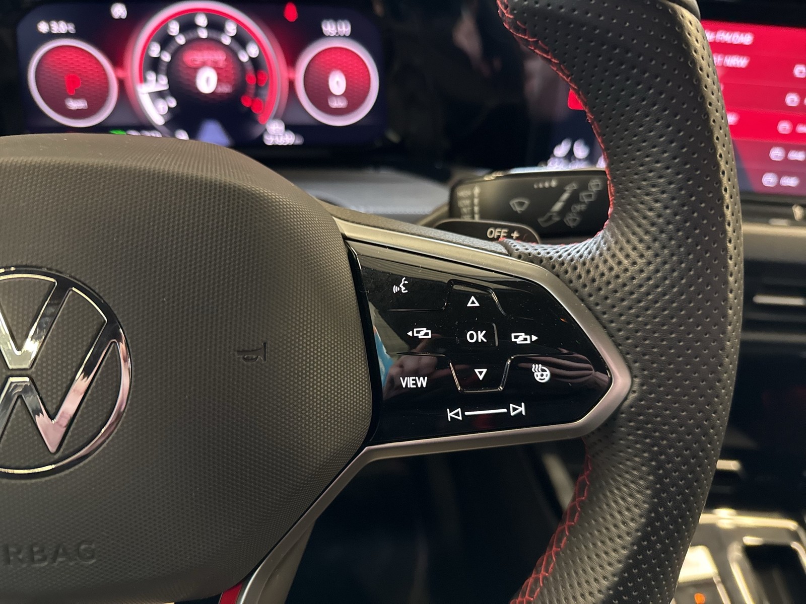 Volkswagen Golf 2.0 GTI CAM HEAD-UP ACC ALU18" CARPLAY