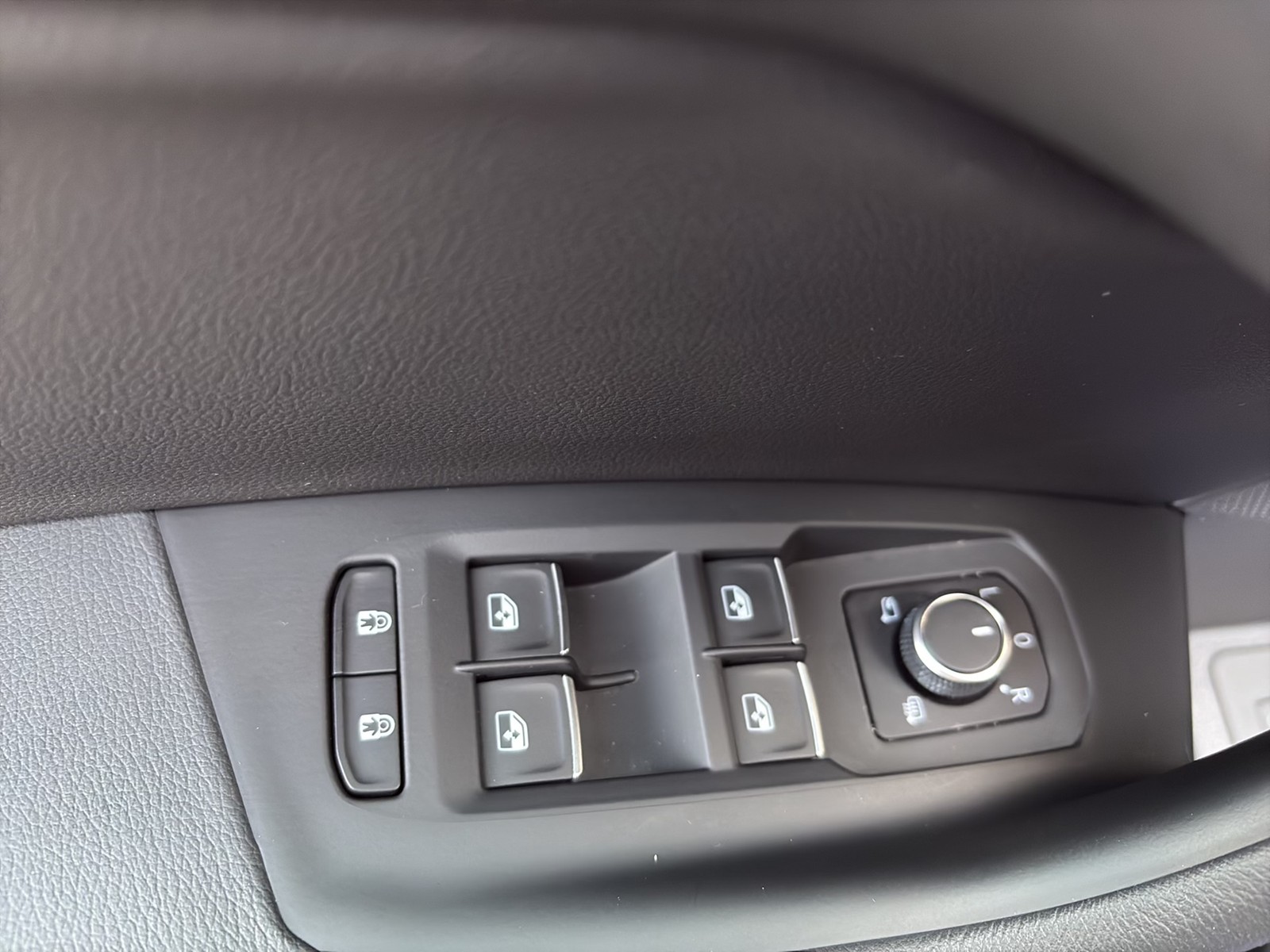 Volkswagen Touareg V6 R-LINE NEUES MODELL AHK CAM ACC LM19