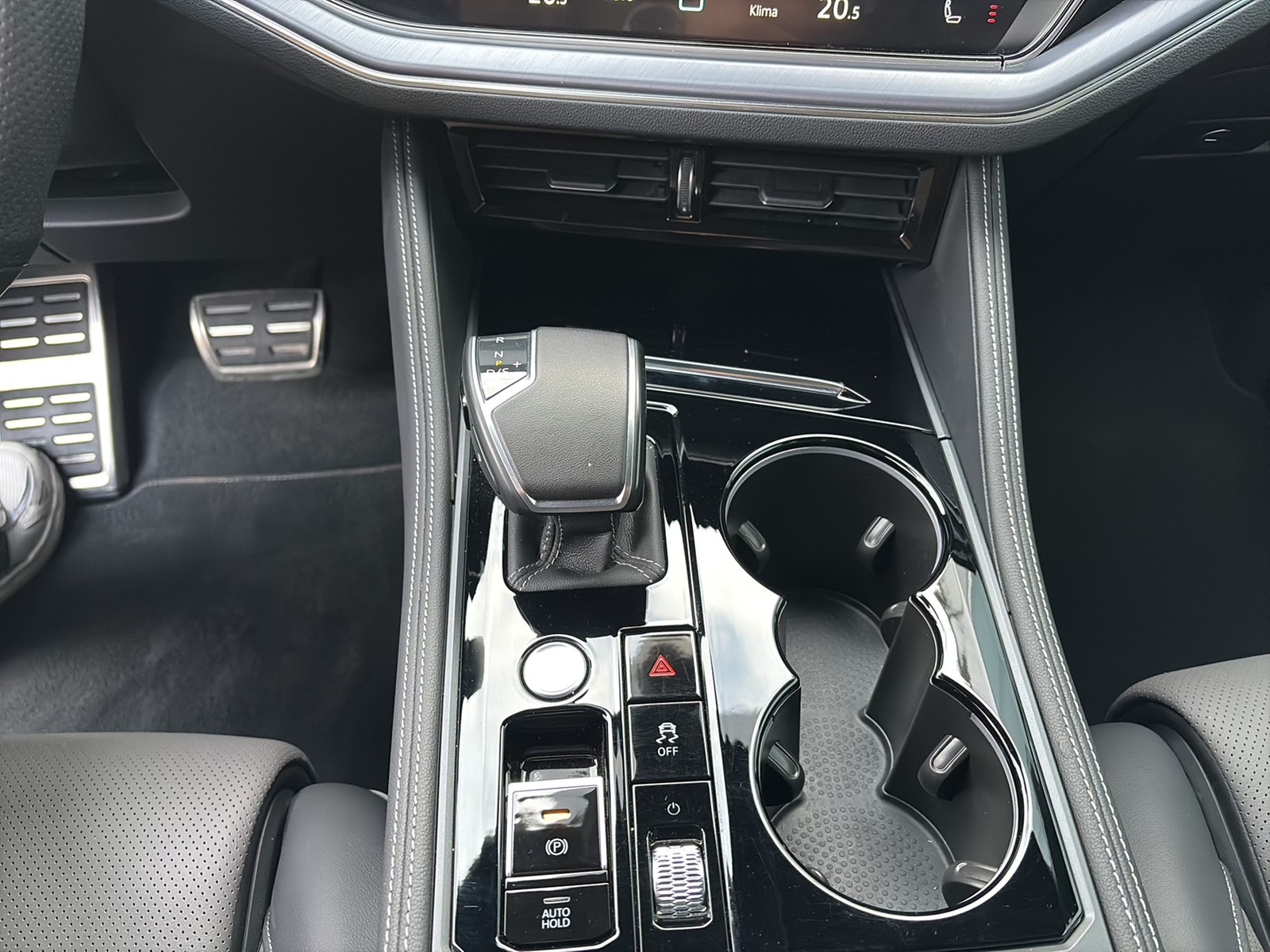 Volkswagen Touareg V6 R-LINE NEUES MODELL AHK CAM ACC LM19