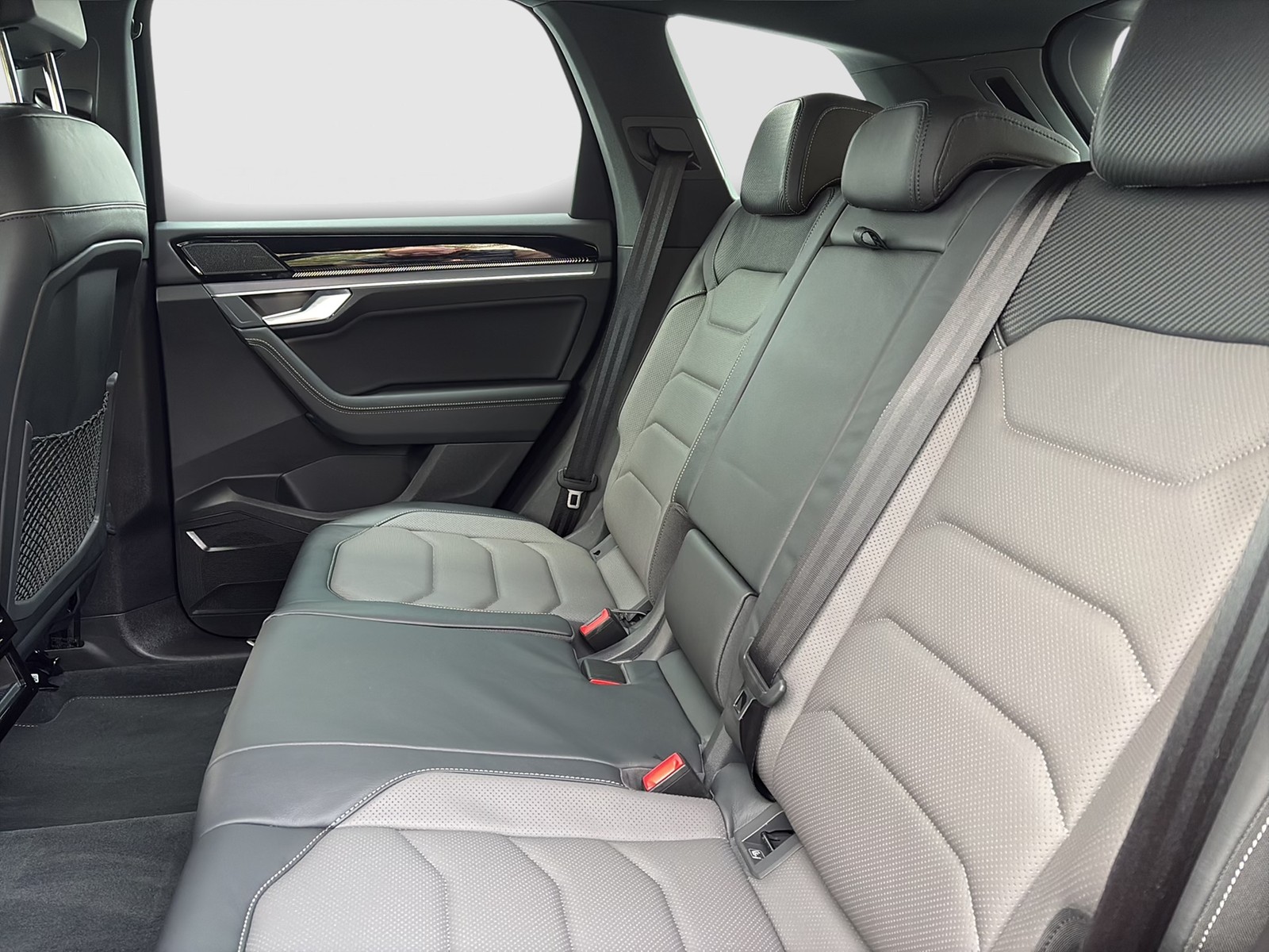 Volkswagen Touareg V6 R-LINE NEUES MODELL AHK CAM ACC LM19