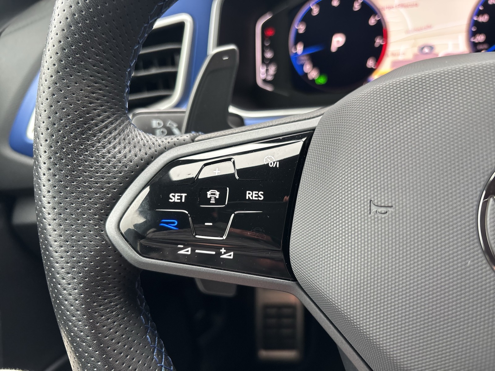 Volkswagen T-Roc 2.0 R 4X4 BEATS AHK CAM ACC LM19 NAVI