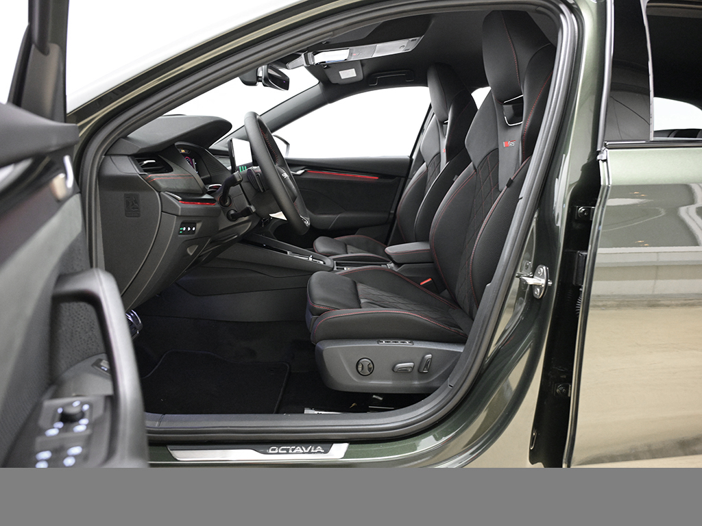 Skoda Octavia Combi RS AHK eSITZE 360CAM KEYLESS