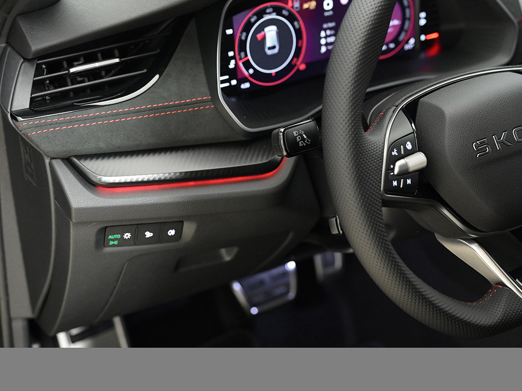 Skoda Octavia Combi RS AHK eSITZE 360CAM KEYLESS