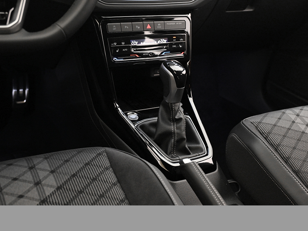 Volkswagen T-Cross 1.0 R-LINE DSG AHK NAVI CAM KEYLESS