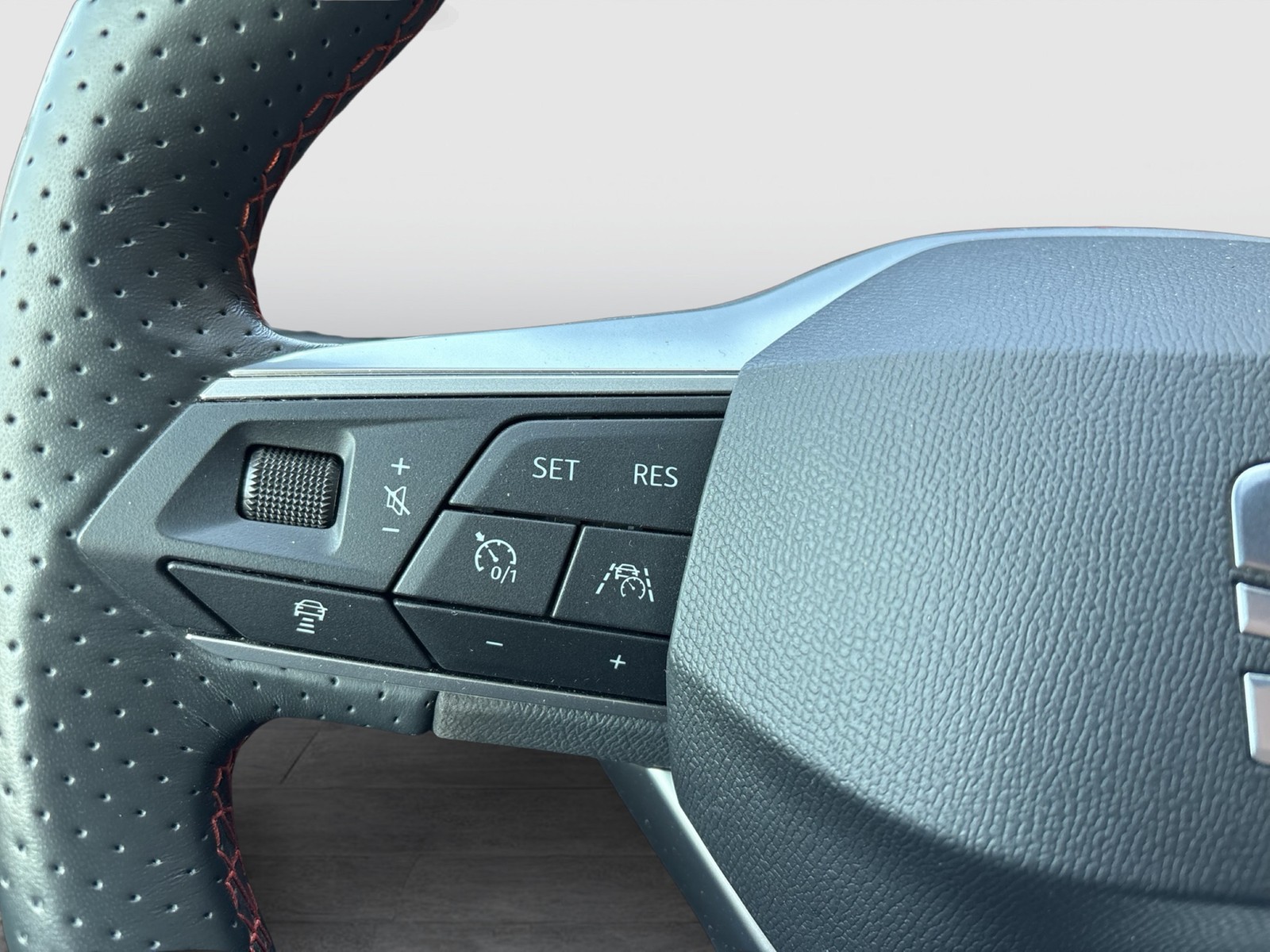 Seat Leon 1.5 FR BEATS CAM ACC LM18 NAVI CARPLAY